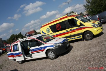 SANITARNY1 karetka 3osoby sprawny LONG L2 salonPL